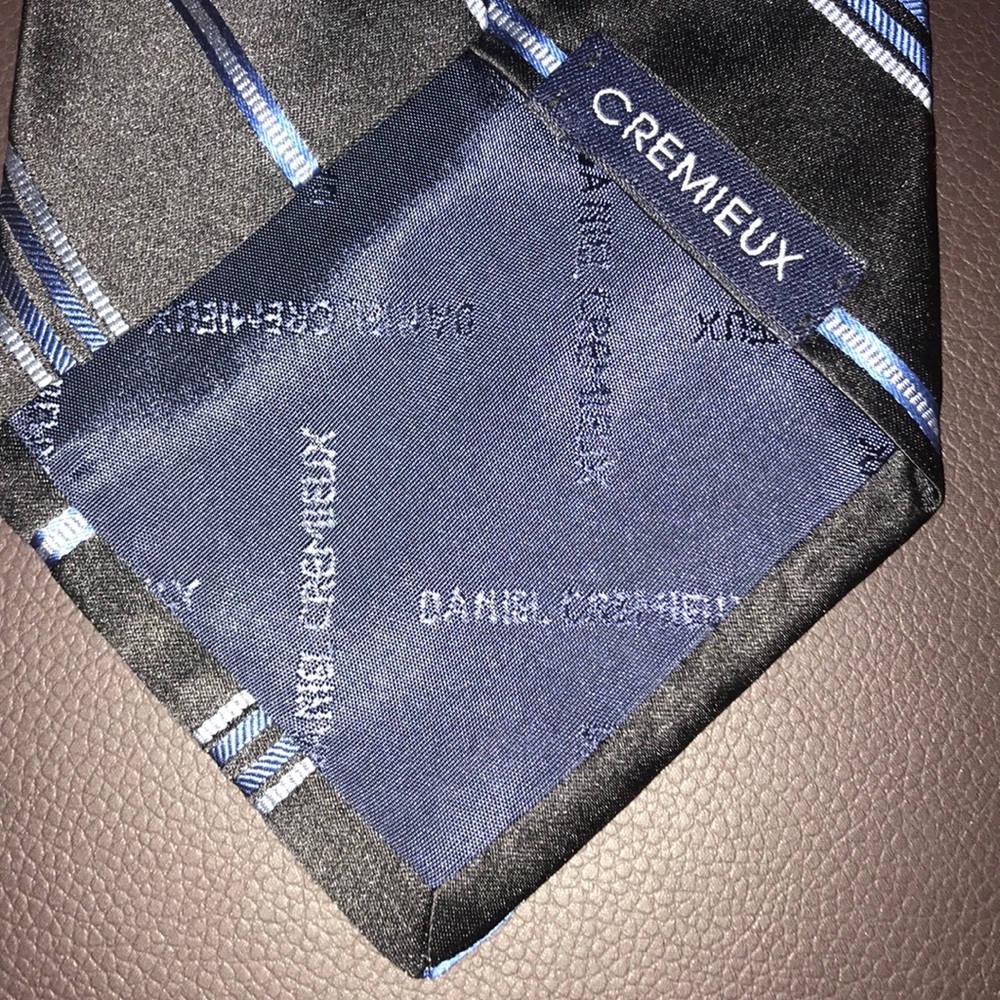 Daniel Cremieux silk tie